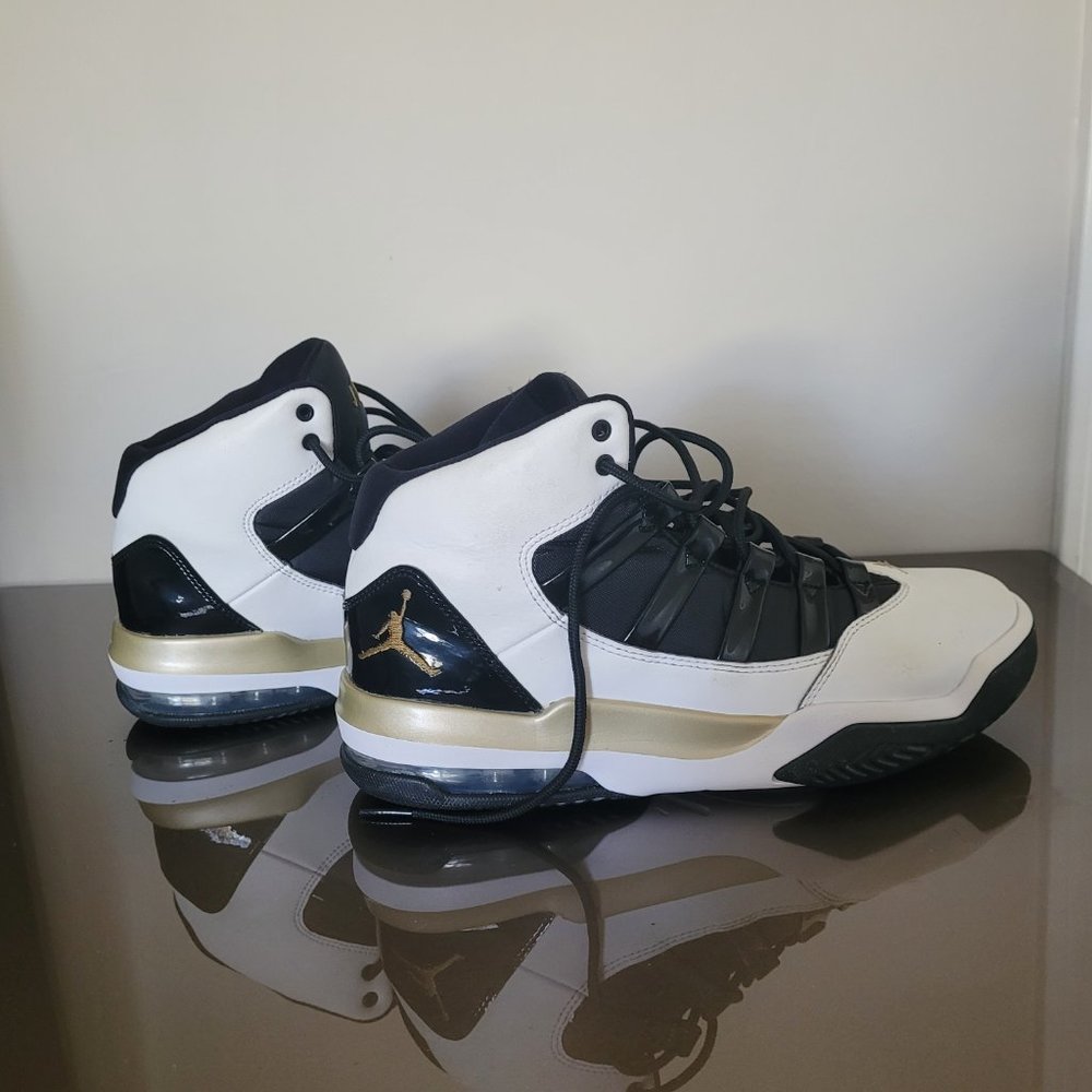 Air Jordan Max Aura white black gold big boys size 8.5 - Picture 3 of 16